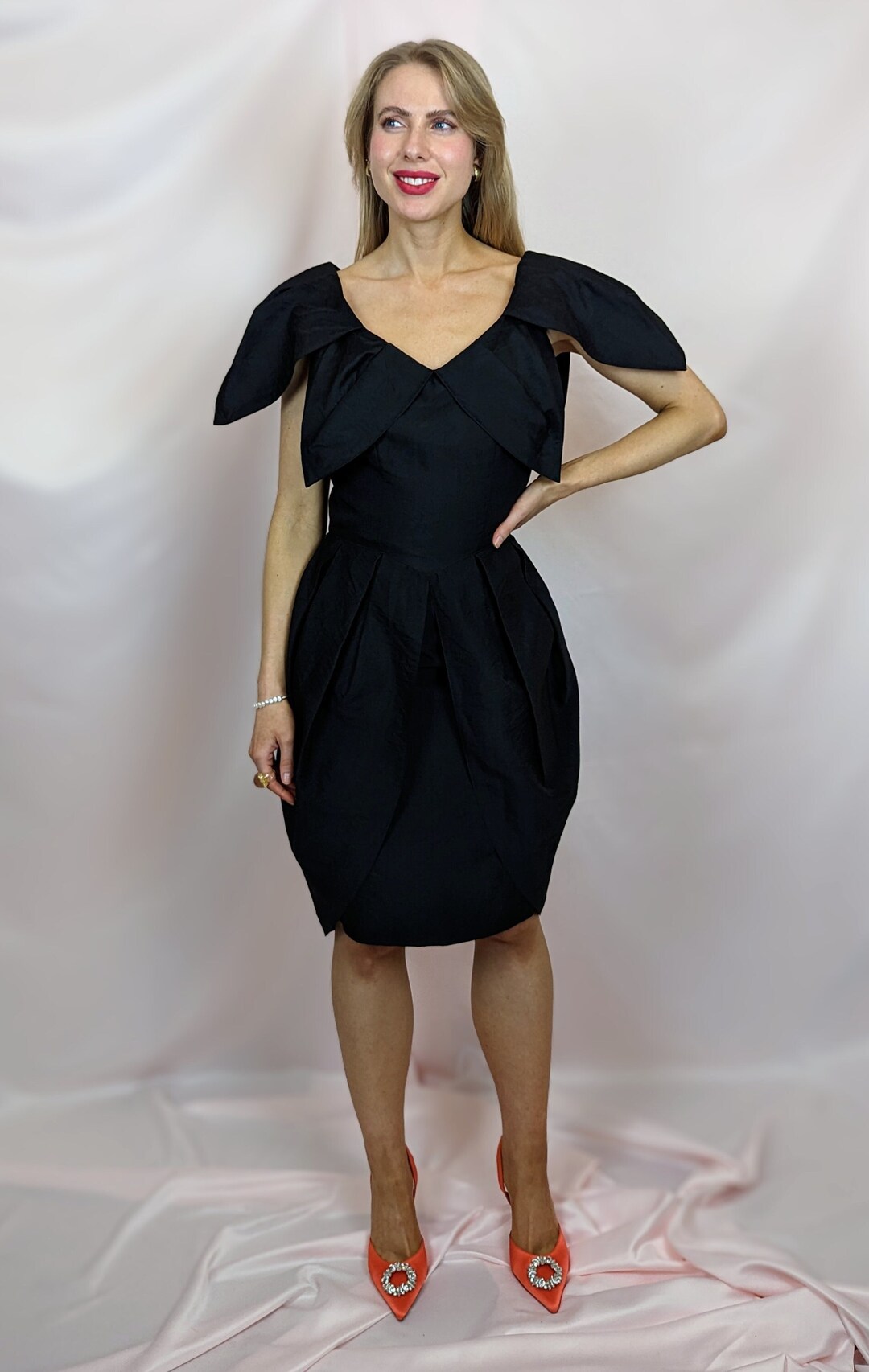 70s vintage little Black tulip dress with spiky statement dramatic collar party special occasion femme fatale size S/M 70s vintage little Black tulip dress with spiky statement dramatic collar party special occasion femme fatale size S/M