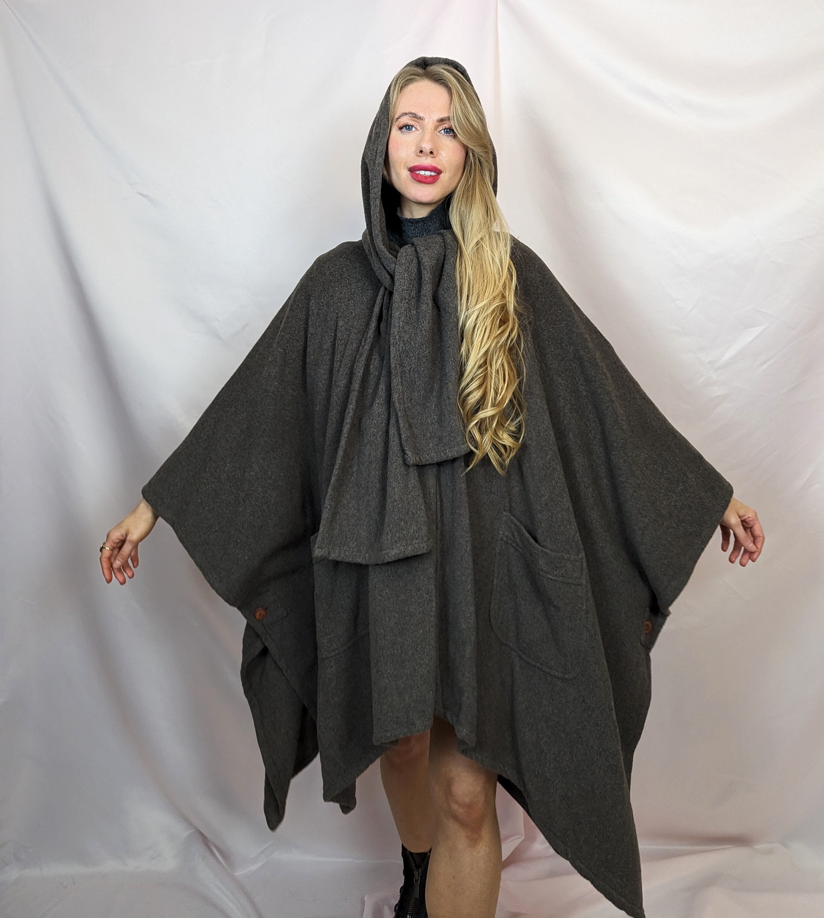 1980s 80s VIntage 100% Marino Wool Grey Cape Coat with