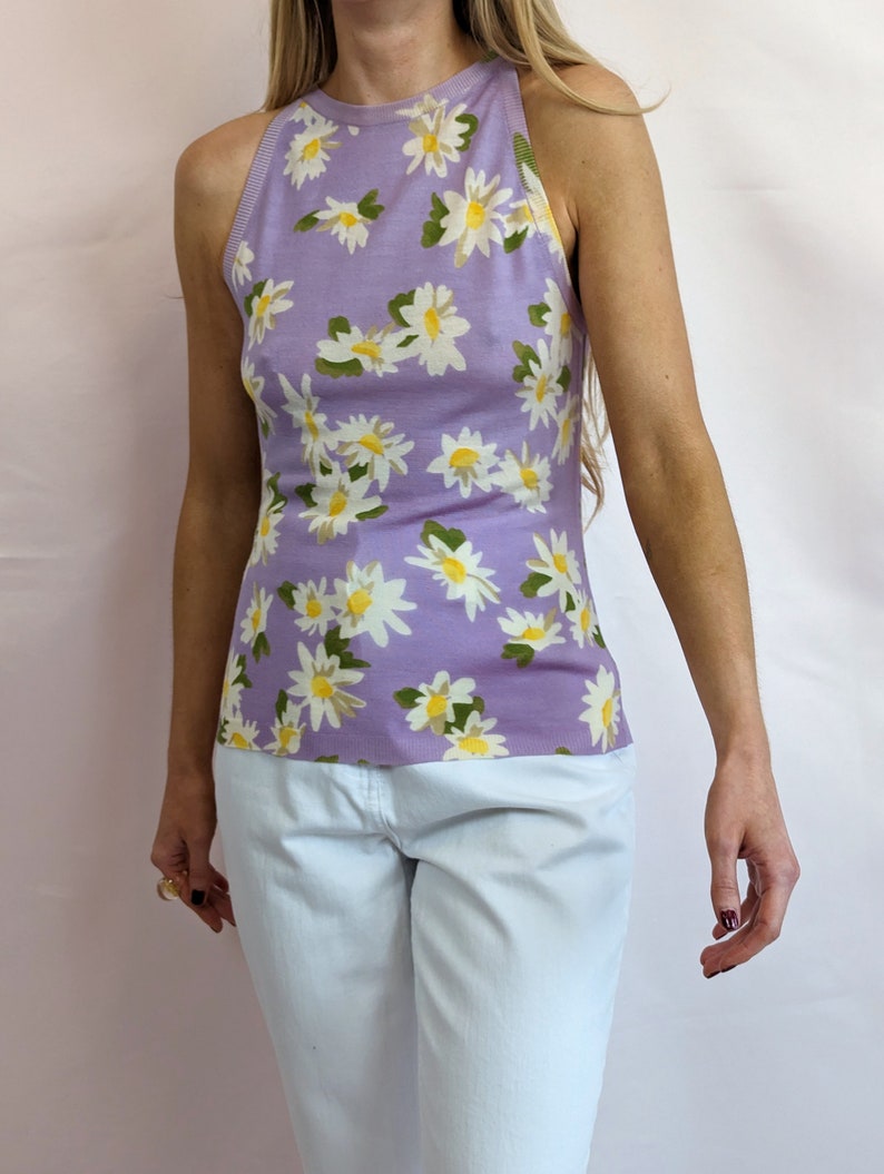 True vintage Y2K 2000s Moschino 100% wool lilac sleeveless top with floral daisy pattern quirky cute pastel chic size S/ XS image 2