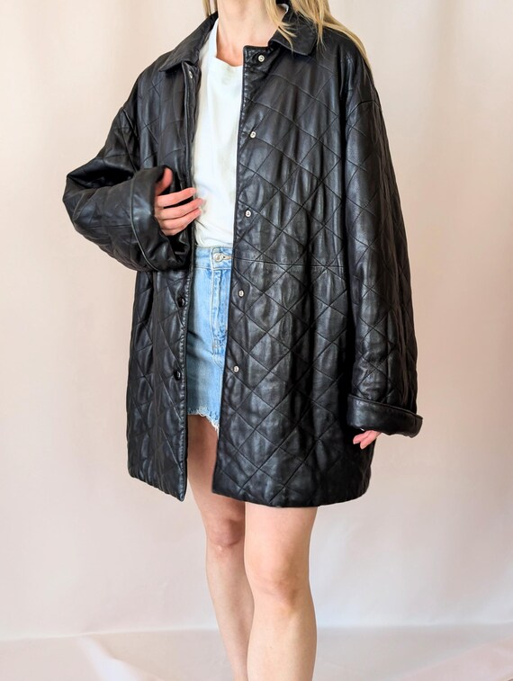 90s vintage GENNY 100% soft leather quilted black jacket/ long/ above the knee/ oversize/ collar/ classic/ essential/ size S/M/L