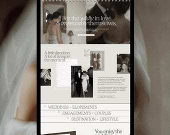 Op de afbeelding: Een digitale tablet toont een website met een monochrome lay-out met trouwfotografie. Het scherm bevat tekst zoals For the wildly in love and impeccably themselves, A little direction, en navigatielinks voor bruiloften, elopements en lifestyle.