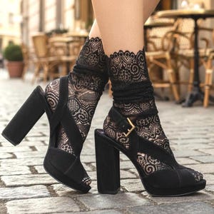 ALLOVER schwarze Spitzensocke für Frauen, hübsche Spitzensöckchen, Damen-Spitzenmode, Spitzensocken für Absätze, elegante Spitzensocken für Erwachsene