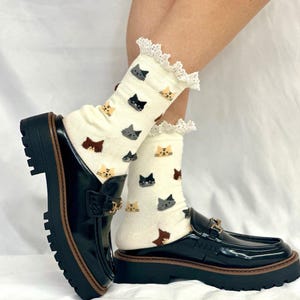 Calcetines con estampado novedoso para amantes de los gatos MEOW para mujer, color marfil, fanáticos de los felinos, fanáticos de los gatos gatitos, divertidos calcetines de gato, lindos calcetines de tobillo con encaje para mujer