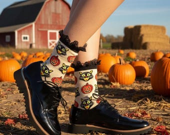 HALLOWEEN vintage cat and pumpkin lace top sock, seasonal sock, holiday women's ankle socks, novelty pattern cute crew sock with lace top