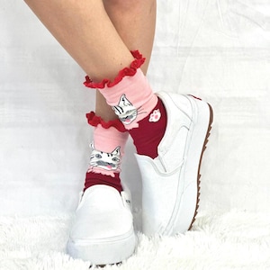 Calcetines tobilleros con estampado de gatitos FELINE para mujer - lavanda, para fanáticos de los felinos, calcetines divertidos con encaje en la parte superior.