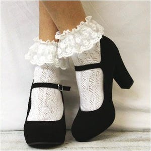 RUFFLES crochet lace ankle socks - White trendy cute lace socks booties, women&#39;s hosiery, homemade fashion, frilly