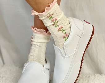 GARDEN PARTY floral lace ankle sock - pink, feminine fashion hosiery for women