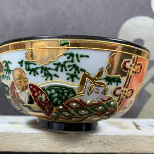 Beautiful colorful Asian bowl - Made in Japan - vintage - in excellent condition