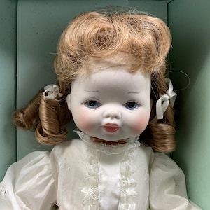 Real vintage, this 45 Denise - Zanini & Zambelli - porcelain doll - 80s - made in Italy - collection doll - fashion doll - DVSPOP