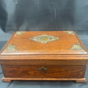 Antique Wooden Oak Jewelry Box - decorated with brass finish - original - Wooden box - excellent condition