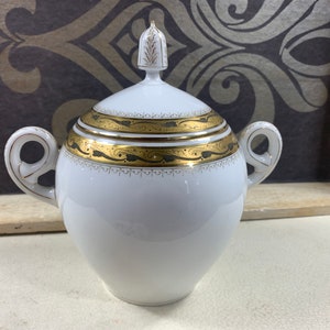 Beautiful gold-rimmed porcelain jar with lid - table scraps - large sugar bowl