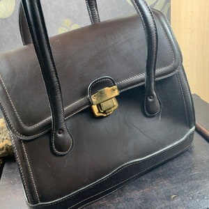 Precioso bolso de médico de piel - bolso de mano - marrón oscuro - asas cortas y cierre de metal dorado - Vintage