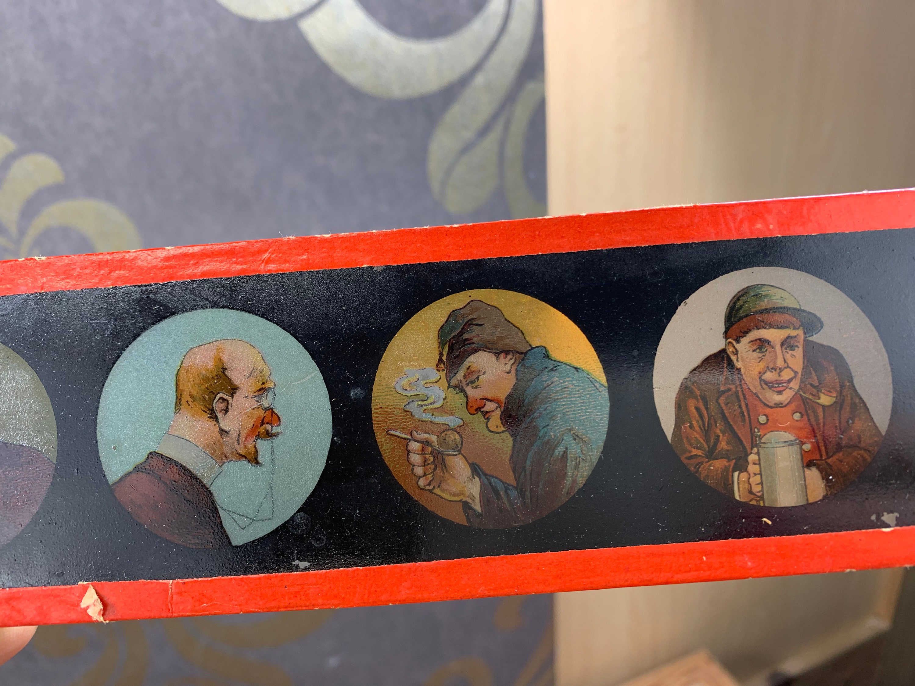 Lot de 12 Plaques pour lanterne magique, avec boite d'origine. Format 6x 20 cm