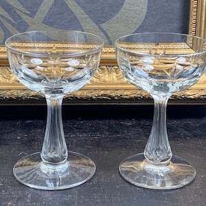 Set of 2 beautiful antique champagne glasses - champagne coupe - dessert bowls on foot - excellent condition - DVSKRIS