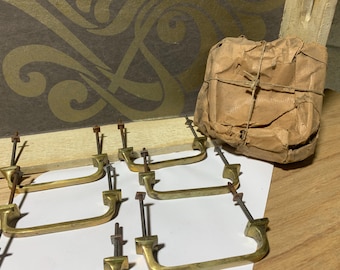 Set van 6 antieke koperen meubelgrepen –Mid-century periode (ca. 1950–1970 – 10 cm – originele verpakking – kast handvaten messing