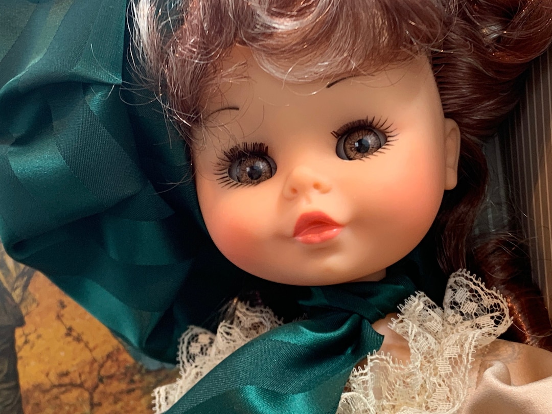 Nice Vintage Furga Doll Isabella Pittrice Including All Accessories