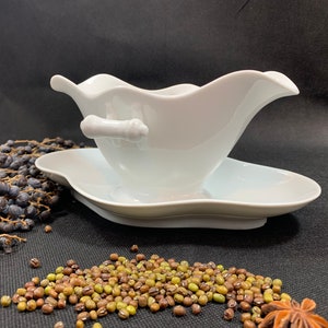 Beautiful Vintage sauce bowl - gravy bowl - in excellent condition