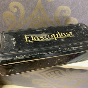 Elastoplast - gammalt första hjälpen-kit av plåt, helt fyllt - coolt dekorationsföremål