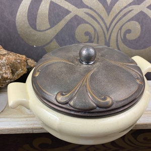 Bombonera antigua con tapa art nouveau - cerámica con craquelado y tapa de metal - tarro de almacenamiento retro - tarro decorativo.