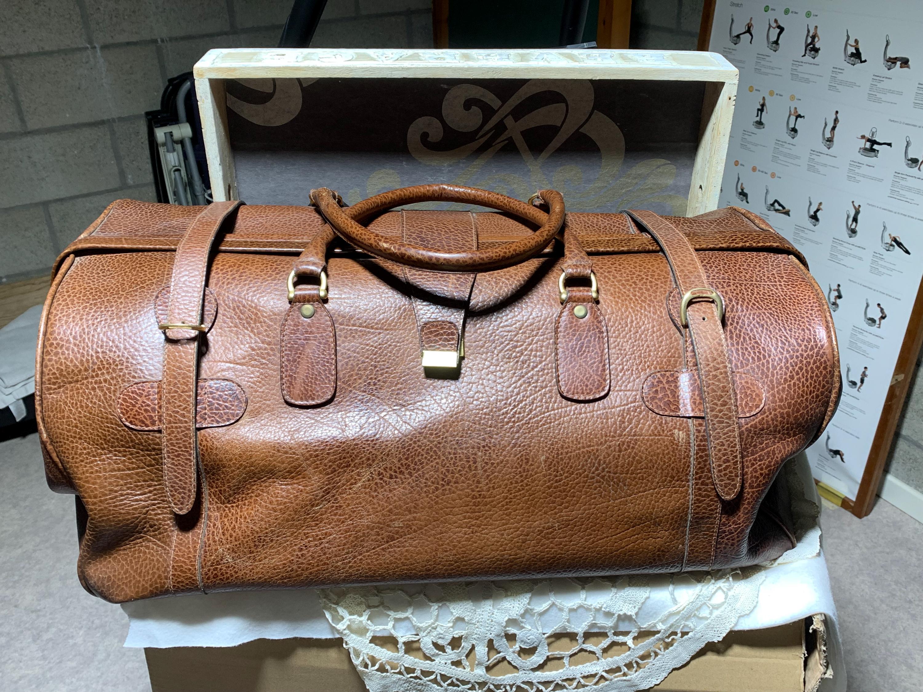 Large vintage leather suitcase - thick grained leather - handcrafted quality piece - with key - 63 cm - 1970s/80s