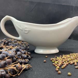 Vintage sauce boat - gravy boat - HALL - Made in USA