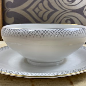 Bavaria Tirschenreuth Germany - sauce boat on a plate with a gold rim - excellent condition