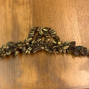 Antique furniture ornament with bow and flowers – Gold-colored furniture hardware – Cabinet pediment – Louis XV Rococo decoration – Antique cabinet crown