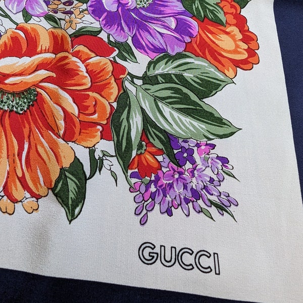 GUCCI  Scarf Silk Vintage Floral print 85cm*86cm