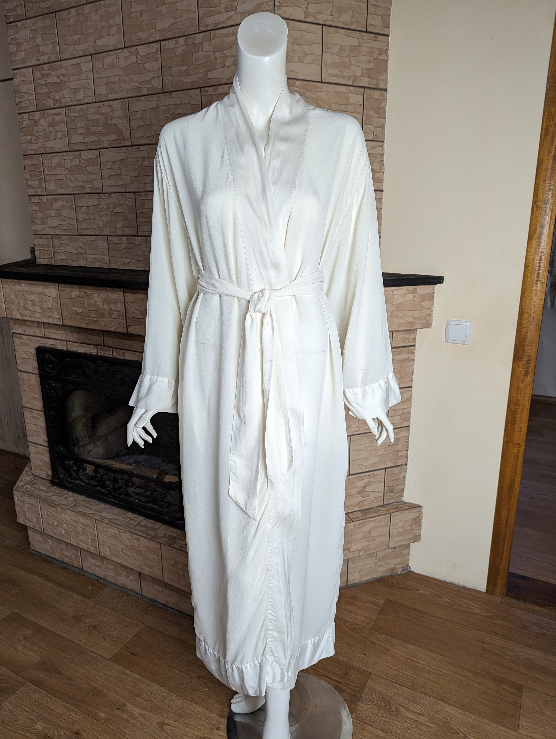 Pure Silk Robe in Ivory White – Sleeplove