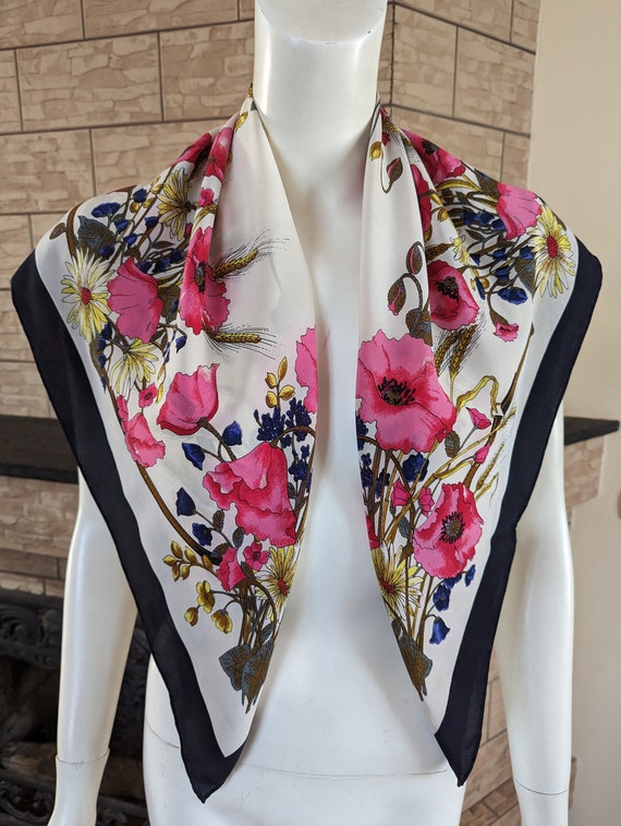 GUCCI Vintage Scarf Silk Floral print  85cm*83cm - image 3