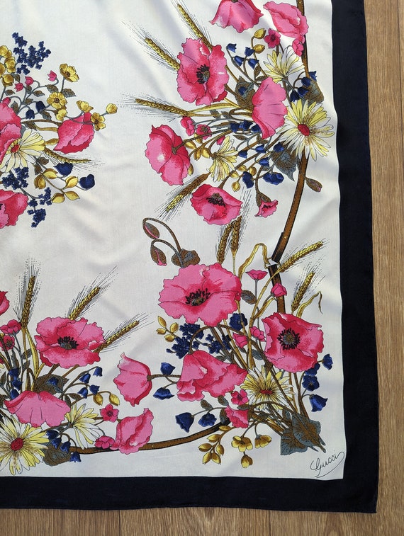 GUCCI Vintage Scarf Silk Floral print  85cm*83cm - image 7