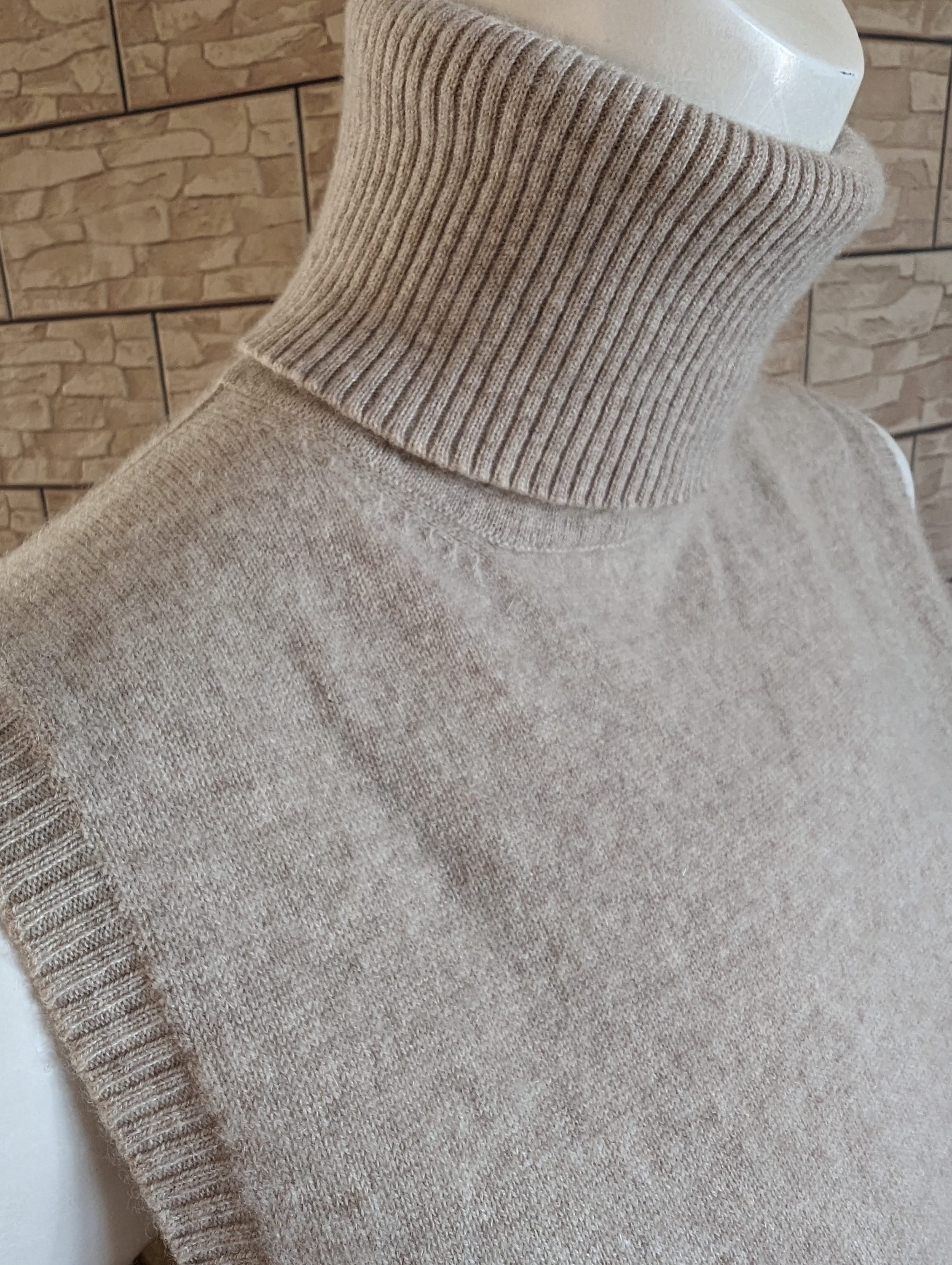 Cashmere sleeveless turtleneck sweater online