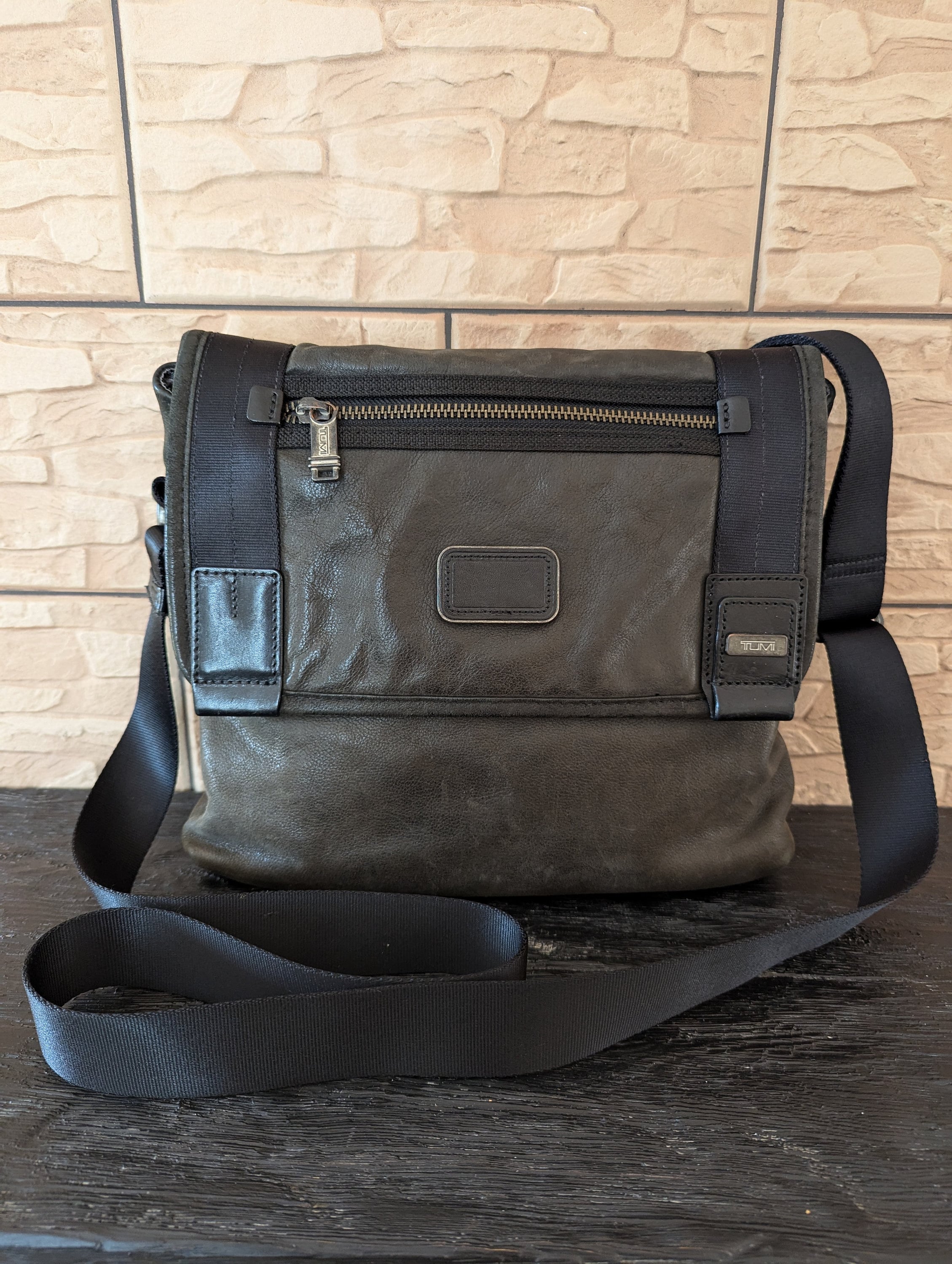 TUMI Shoulder Bag Messenger 92371DH Genuine Cow Leather - Etsy TUMI Shoulder Bag Messenger 92371DH Genuine Cow Leather - Etsy