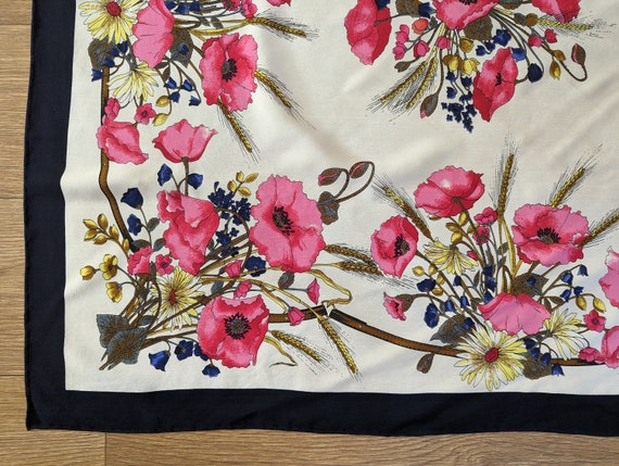 GUCCI Vintage Scarf Silk Floral print  85cm*83cm - image 6