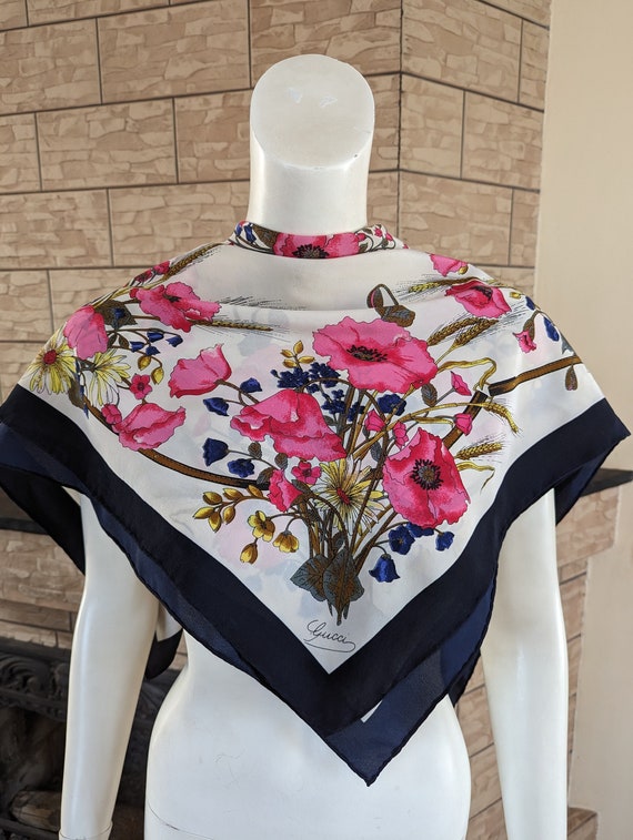 GUCCI Vintage Scarf Silk Floral print  85cm*83cm - image 2
