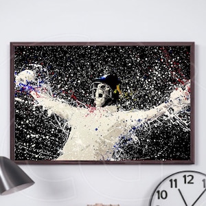 Puede incluir: Una pintura abstracta en blanco y negro de un jugador de cricket celebrando una victoria. El jugador lleva un uniforme blanco y un casco, y está rodeado de salpicaduras de pintura roja, azul y blanca.