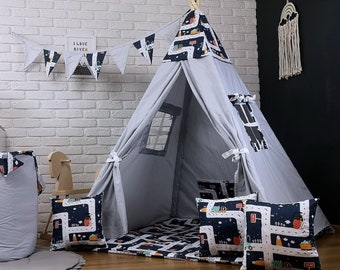 Schönes Kinder Spielzelt TIPI SET Teepee  Indianerzelt Tippi Bodenmatte  mit Zubehör 3 Kissen für Junge oder Mädchen Geschenk Idee Stadt