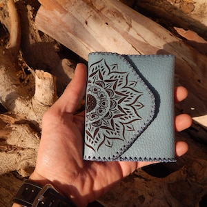 Cartera de cuero para mujer, cartera plegable hecha a mano para mujer hecha de cuero de vaca, cartera de cuero para mujer, cartera delgada para tarjetas de crédito y identificación.