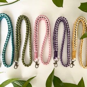Custom Two-Tone Macramè Lanyard Keychain/Purse Clip/Wallet Clip/Boho Style/Nurse Gift/Stocking Stuffer/Summer Accessory/Gift for Mom/Minimal