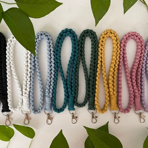Macramè Lanyard/Keychain/ID Badge/Name Tag Clip/Badge Holder/Fall Accessory/Minimalist/Nurse Gift/Teacher Gift/Stocking Stuffer/Gift Mom/FOB