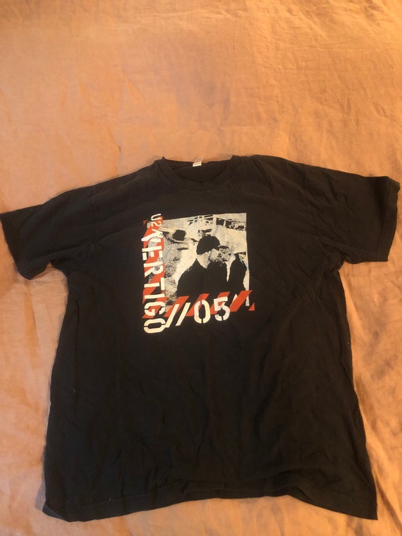 U2 Concert T-shirt 2005 Vertigo Tour Size Large - image 1
