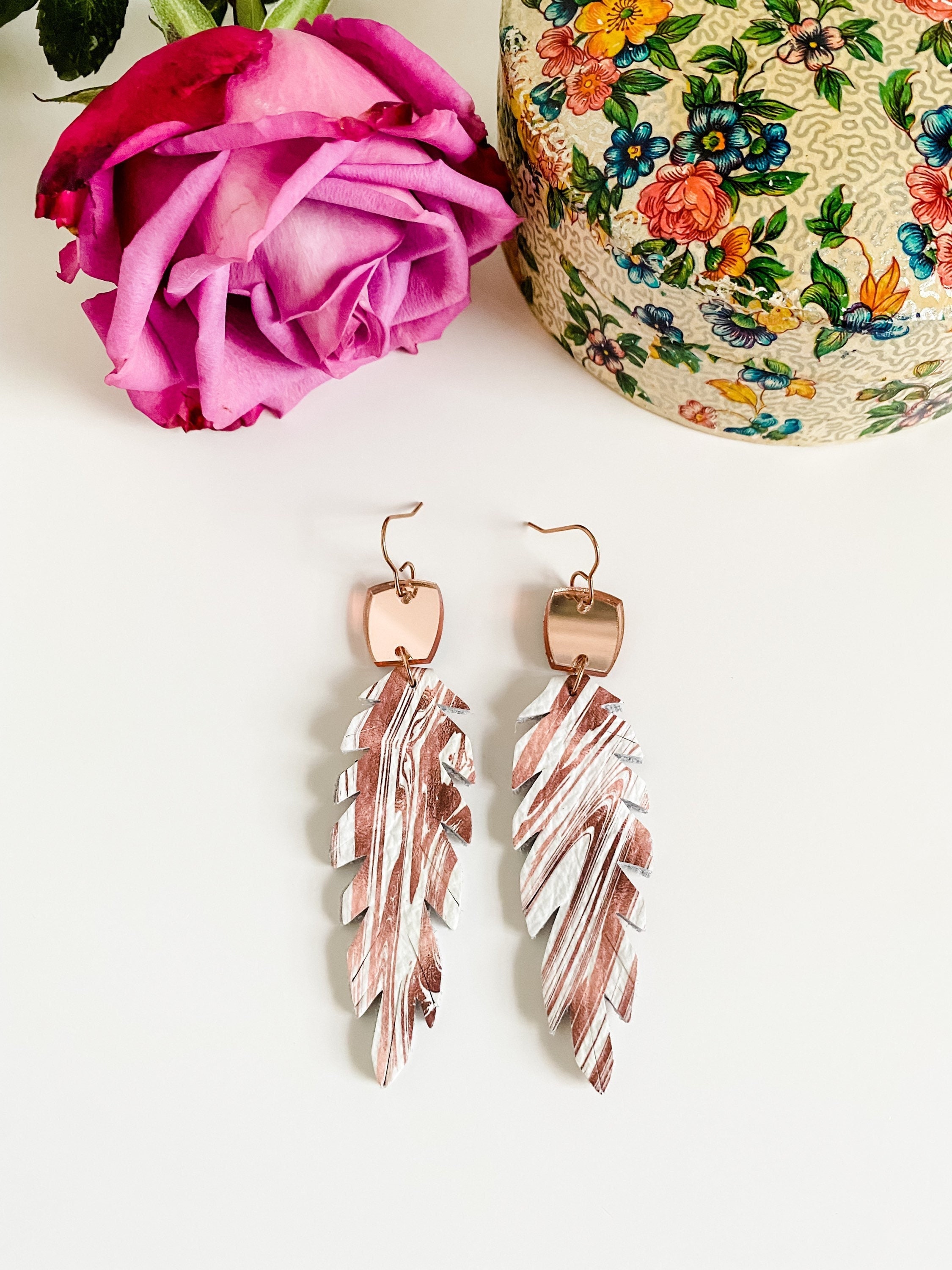 Double Sided Feather Earrings with Mirrored Rose Gold Connectors, Root Beer Swirl on White Leather, Boho Feather Earrings, Medium Length