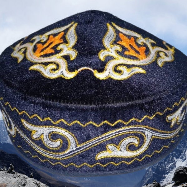 Kufi. Chapeau d'Asie centrale personnalisé utilisé pendant les prières musulmanes. Chapeau national de l'Est. Chapeau d'homme. Chaud et confortable. Attribut musulman