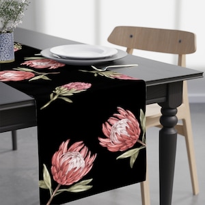 South African Protea Table Runner, Tropical Floral Dining Table Linens, Elegant Boho Home Decor, King and Queen Protea, Black Protea Runner