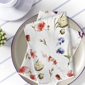 Bright Wildflowers Napkins Set (4), Elegant Summer Floral Table Linens, Farmhouse Decor, Housewarming Gift, Mothers Day, Fabric Serviettes