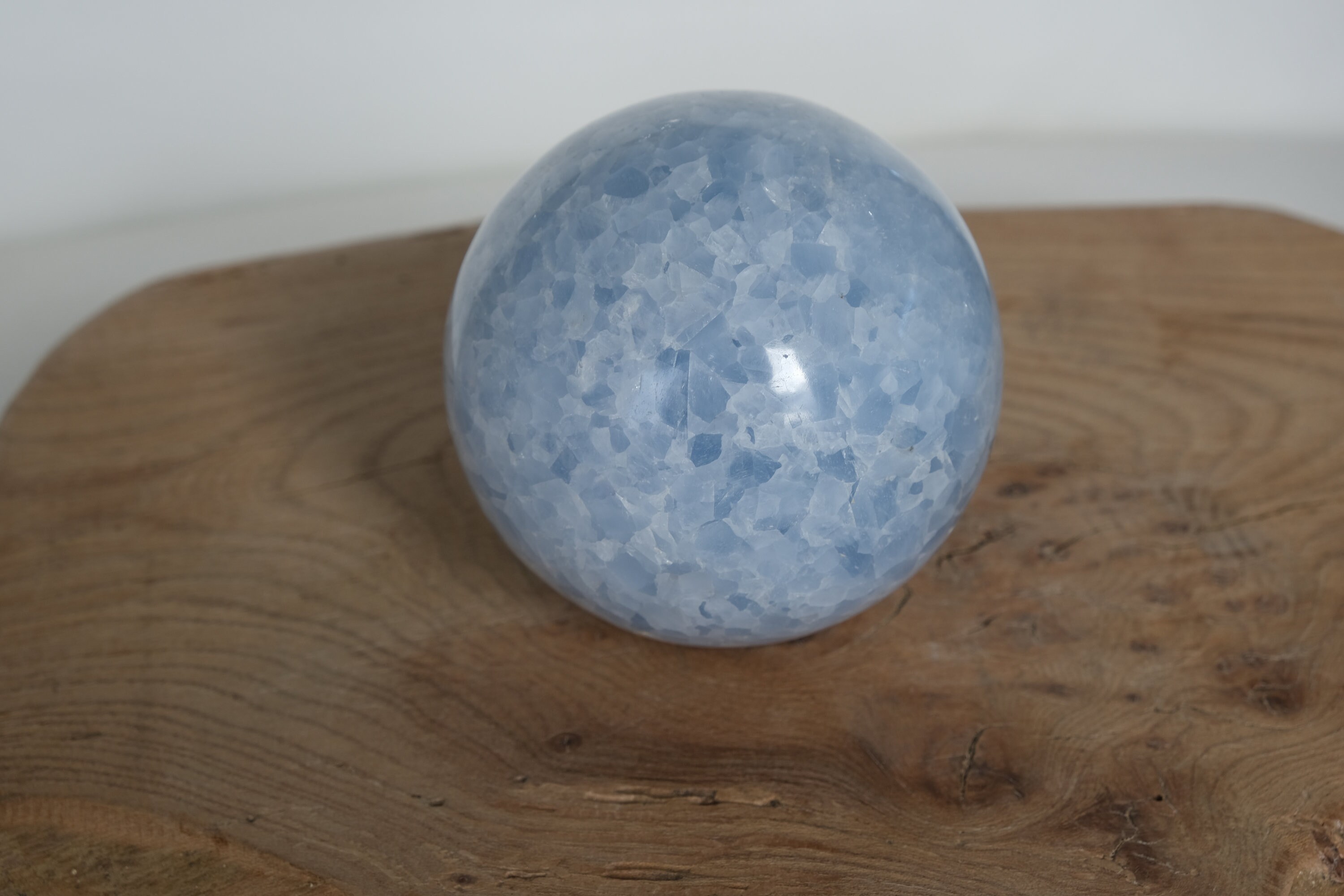 Sphere en Calcite Bleue Poids 0.870 Kg