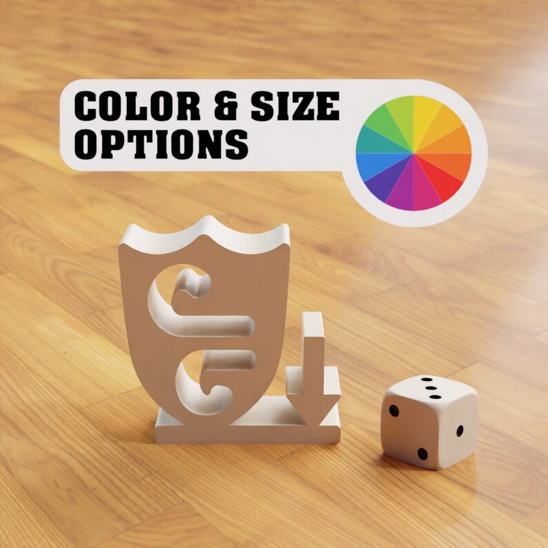 Puede incluir: Un escudo blanco con una letra 'S' estilizada en su interior, una flecha blanca apuntando hacia abajo y un dado blanco con puntos negros sobre una superficie de madera. El texto 'COLOR & SIZE OPTIONS' es visible sobre el escudo. Una rueda de colores arco&iacute;ris es visible en la esquina superior derecha.