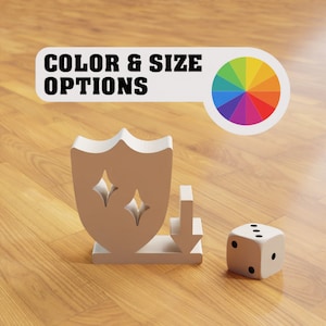 Könnte beinhalten: Weißer Schild mit zwei Sternen und einem nach unten zeigenden Pfeil neben einem weißen Würfel mit schwarzen Punkten. Der Text "COLOR & SIZE OPTIONS" befindet sich auf einem weißen Banner mit einem Regenbogen-Farbrad.