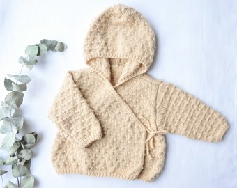 Paletot/Kapuzen-Herz-Schutzweste - 0 bis 18 Monate - Hand gestrickt in Frankreich - Geburtsgeschenk - Babybekleidung