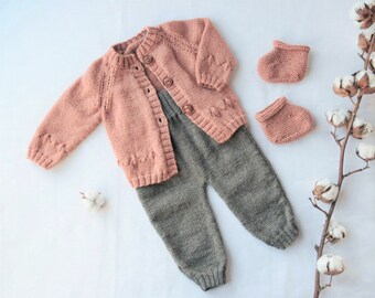 Set birth openwork vest, pants with straps and slippers - pink and brown - baby 3-6 months - knitted hand gift